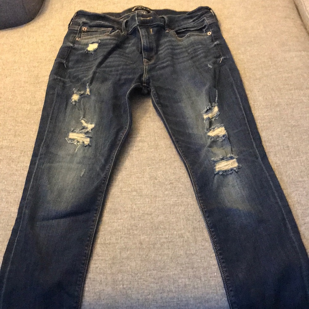 Distressed skinny jeans